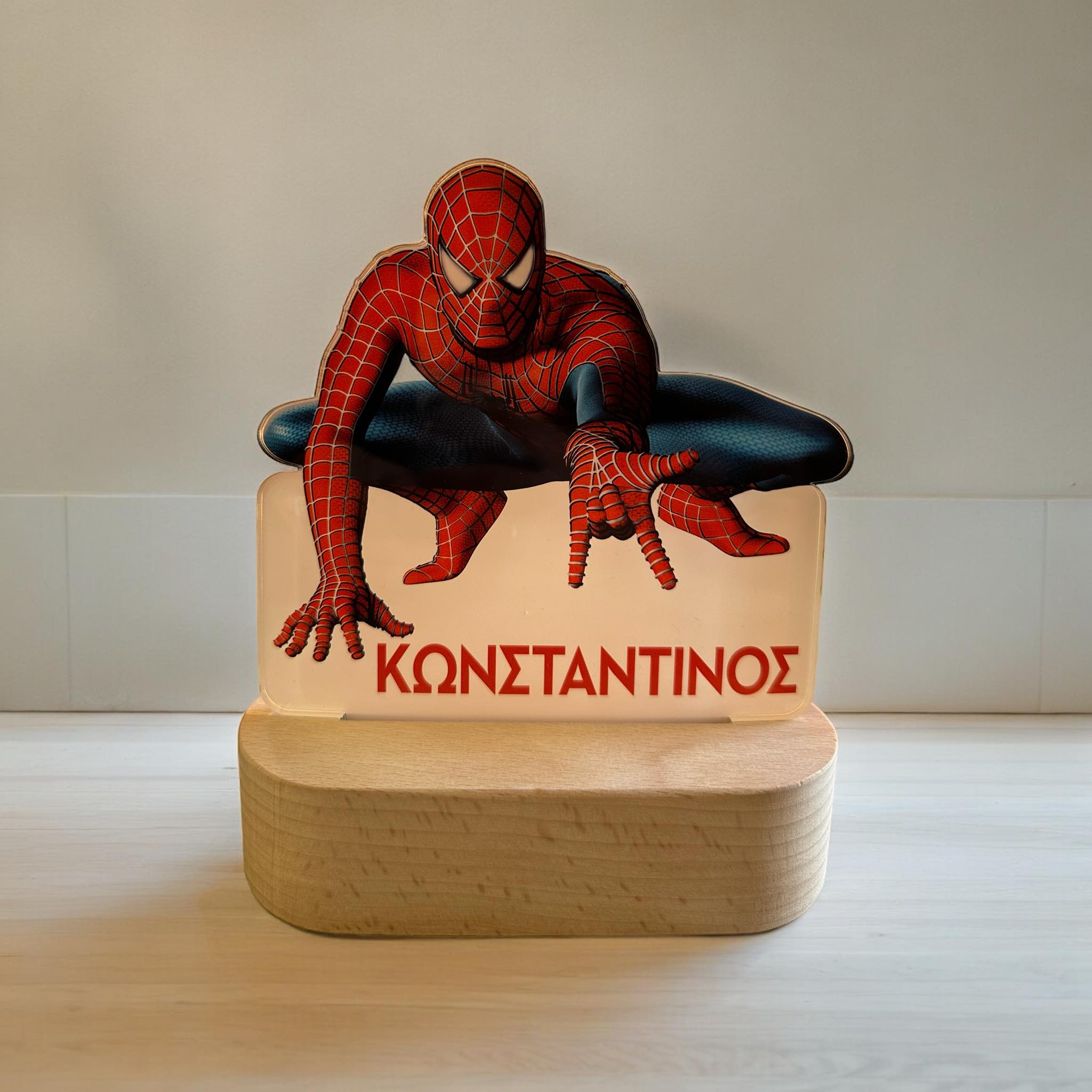Ακρυλικό φωτιστικό με περιμετρική κοπή και εκτύπωση spiderman με όνομα